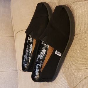 Y2 black TOMS